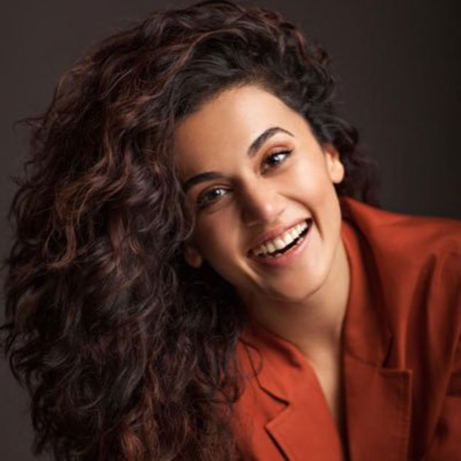 Taapsee Makes Two Heroes Uncomfortable While Doing Intimidate Scenes!