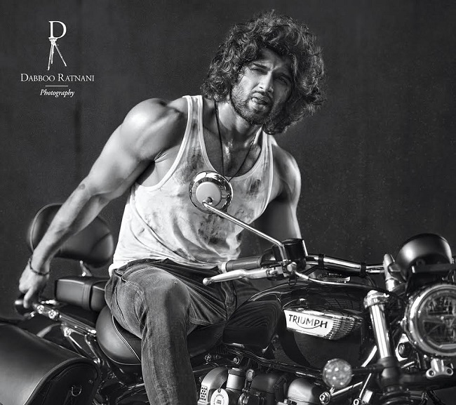 డబూ రత్నాని కాలెండర్‌ లోకి ఫస్ట్ సౌత్ హీరో.. స్టన్నింగ్ లుక్ లో బీస్ట్ బాయ్ VD..!