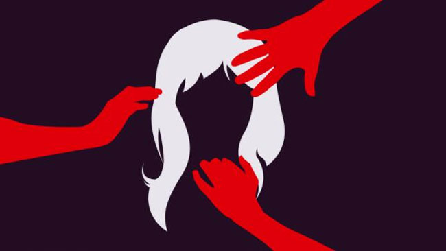 సినిమా ఛాన్స్ ఇప్పిస్తామ‌ని.. యువ‌తిని కార్లో ఎక్కించుకొని