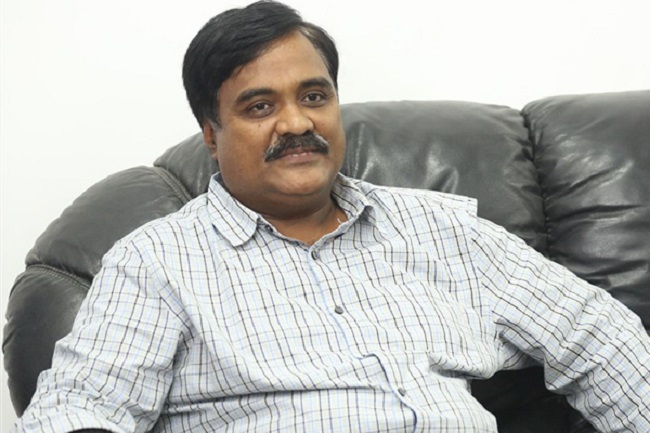 క్రాక్‌ నిర్మాత పవన్‌ ఫ్యాన్స్‌ కు గుడ్‌ న్యూస్‌ చెప్పబోతున్నాడా?