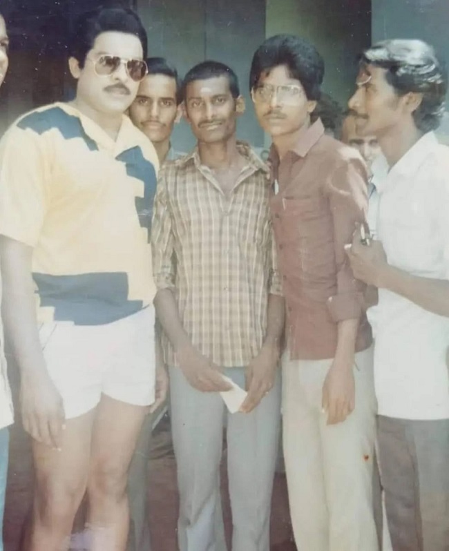 ఫోటో స్టోరి: ఎవ‌రండీ ఈ చెడ్డీ స్టార్ గుర్తు ప‌ట్ట‌రూ..!