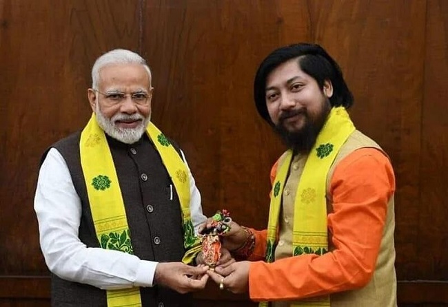 మోడీ కేబినెట్లో.. అత్యంత జూనియర్ అతనే!