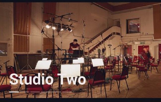 లండన్ లో లూసిఫర్ సాంగ్ రికార్డింగ్.. కల నిజమైందంటున్న థమన్..!