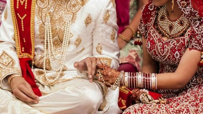 నచ్చని పెళ్లి చేసుకున్నారని.. 28 ఏళ్ల తర్వాత దారుణంగా దాడి