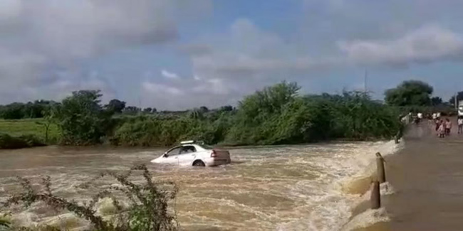 తిమ్మాపూర్‌ వాగులో కొట్టుకుపోయిన కారు.. రెండు డెడ్‌బాడీస్‌ లభ్యం !