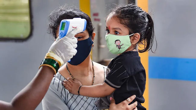 పిల్లలపై కరోనా విజృంభణ ..ఒక్కరోజే అంతమంది చిన్నారులకి పాజిటివ్ !