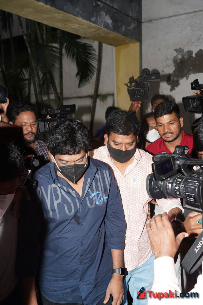 డ్రగ్స్ కేసు: ఈడీ ఎదుట హాజరైన పూరీ..!