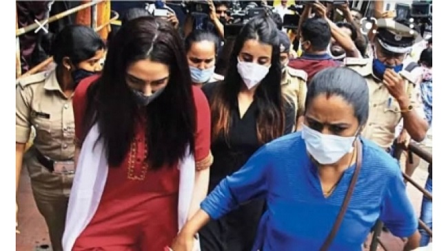 హీరోయిన్ల మెడకు ఉచ్చు బిగించిన తలవెంట్రుకలు..!