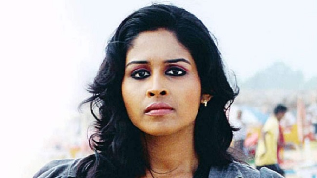 ఈడీ కొరఢా: 200 కోట్ల కుంభకోణం ఉచ్చులో హీరోయిన్?