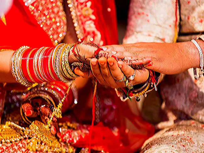 భార్య/భర్తకు ఈ మూడు విషయాలు అస్సలు చెప్పొద్దు