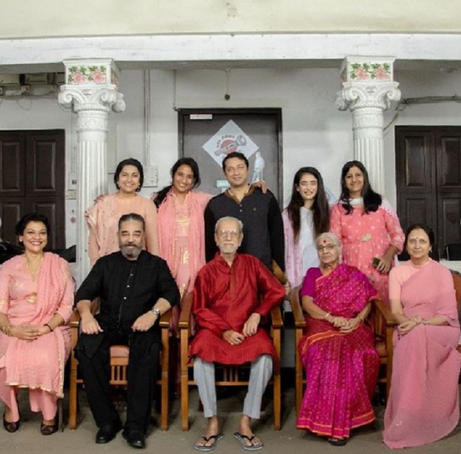 60ఏళ్ల నాటి ఇంట్లో క‌మ‌ల్ హాస‌న్ ఫ్యామిలీ ఫోటోగ్రాఫ్..!