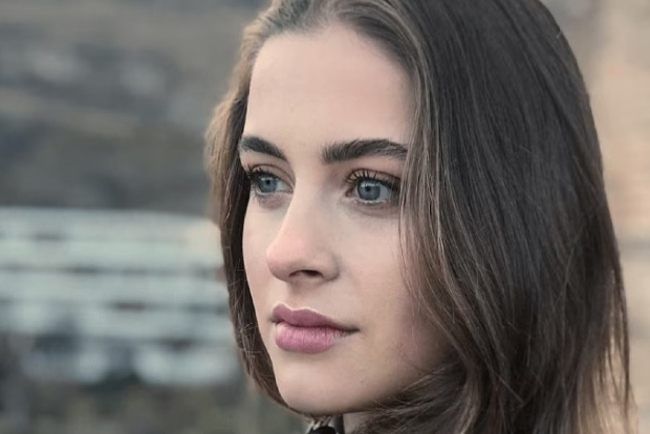 కాంచన-3 నటి ఆత్మహత్య.. హోటల్ గదిలో అఘాయిత్యం.. ఏం జరిగింది? కాంచన-3 నటి ఆత్మహత్య.. హోటల్ గదిలో అఘాయిత్యం.. ఏం జరిగింది?