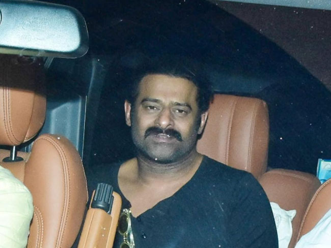 ప్రభాస్ లుక్స్ పై నార్త్ ఆడియన్స్ నెగిటివ్ కామెంట్స్..!