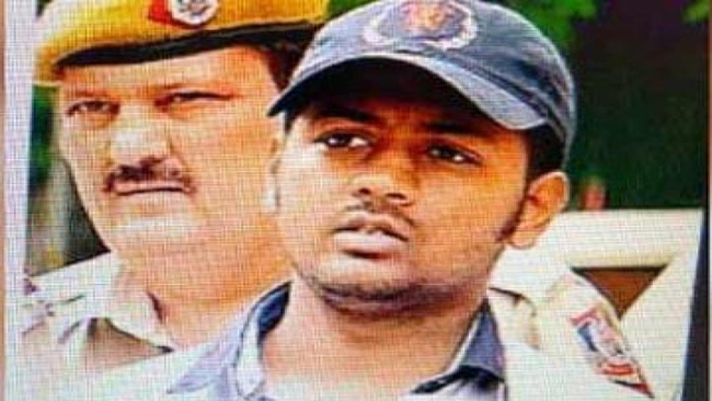 రూ. 200 కోట్ల దళారీ..రూ.70 కోట్ల కార్లు , తీహార్‌ జైల్లో నిందితుడు