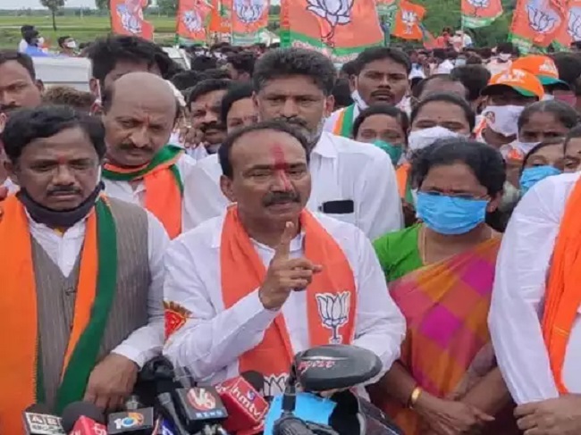 ఈటలకు శస్త్ర చికిత్స.. పాదయాత్రకు బ్రేక్?