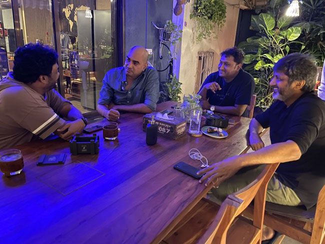 ముంబైలో ఆ న‌లుగురు టాలీవుడ్ దర్శకుల భేటీ