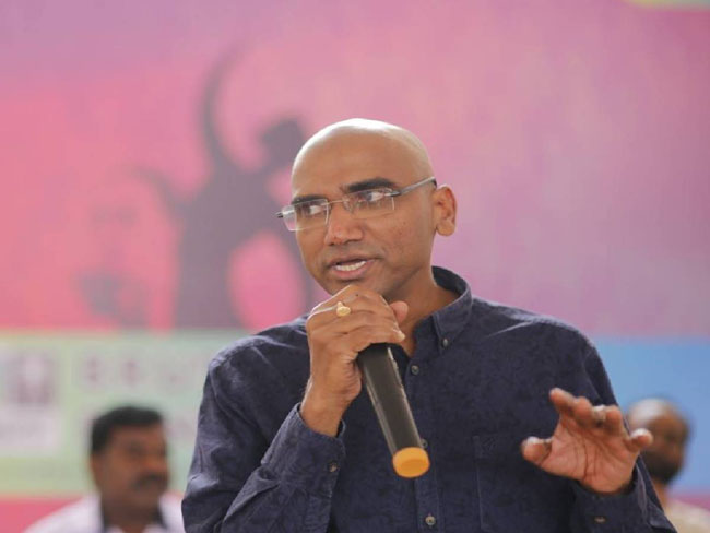 ప్రవీణ్ కుమార్ సభ ఎఫెక్టు.. మహిళా తహసీల్దార్ పై వేటు