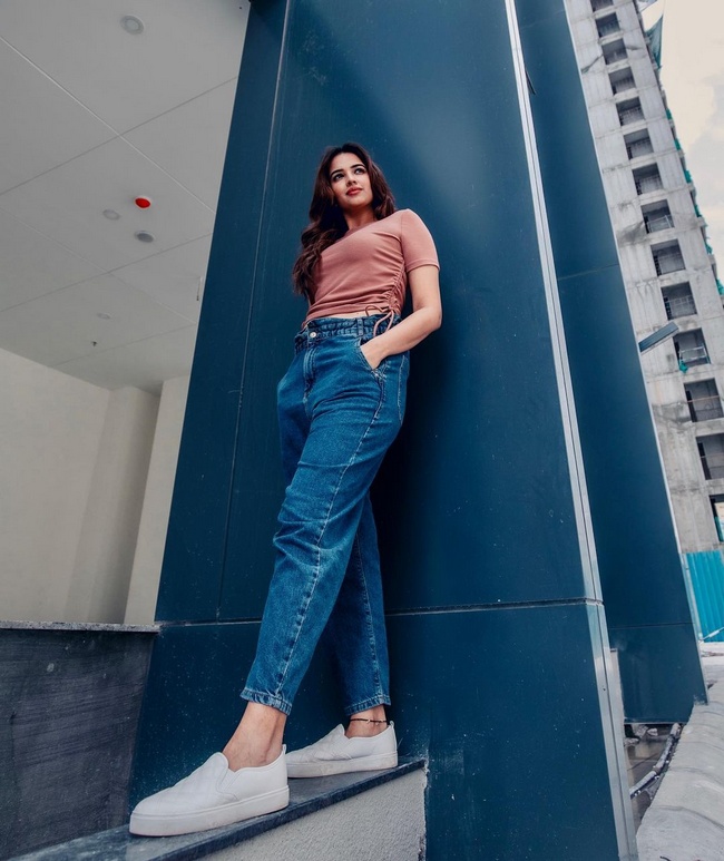 Actress%20Pujita%20Ponnada%20Latest%20In