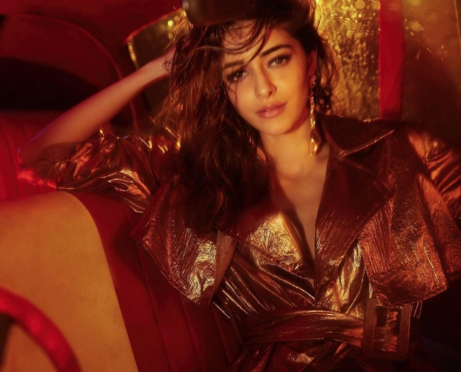 Ananya%20panday%20%20poses%20In%20A%20Tr