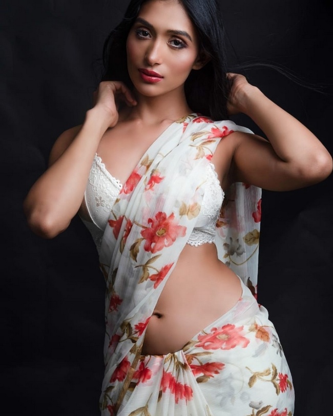 Anjali%20Kapoor%20looks%20so%20beautiful