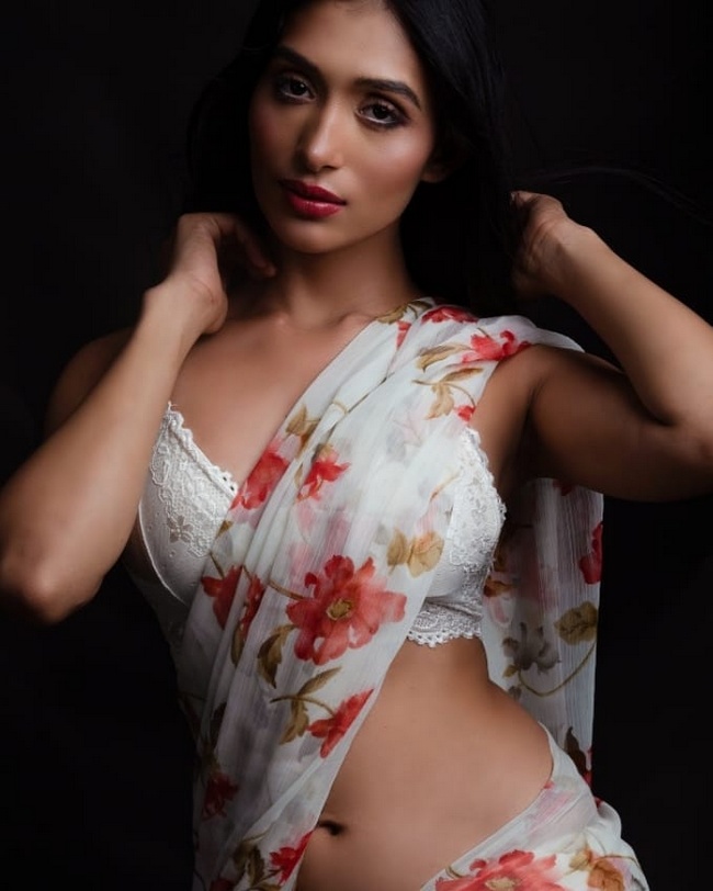 Anjali%20Kapoor%20looks%20so%20beautiful