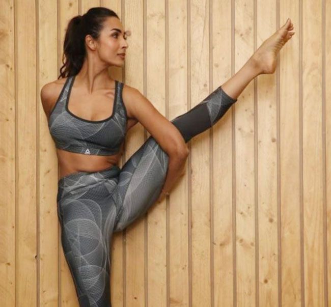 Malaika%20Arora%20Gymnastic%20poses_9.jp