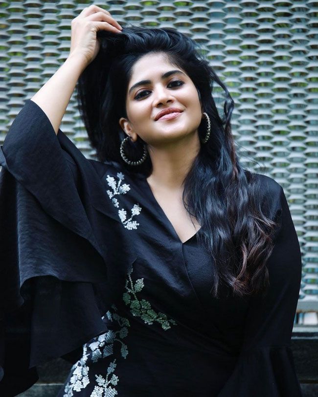 Megha%20Akash%20New%20Insta%20Pictures_1