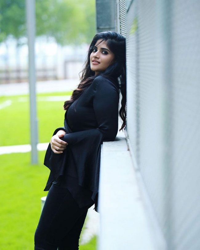 Megha%20Akash%20New%20Insta%20Pictures_9