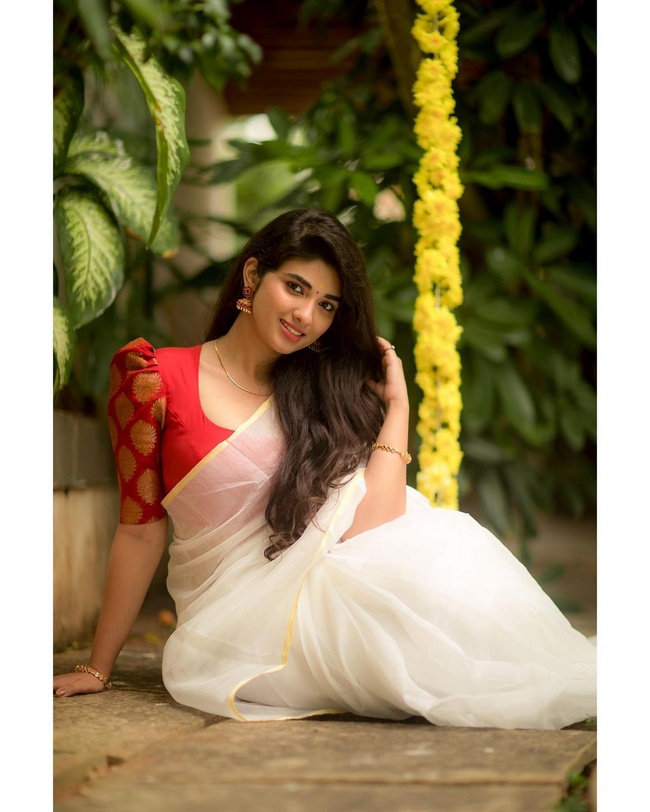 Pragya%20Nagra%20is%20Ravishing%20Images