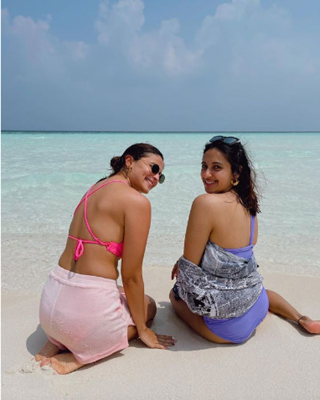 సాగ‌ర తీరానా.. సంధ్యా స‌మ‌యానా ఫ్రెండుతో RRR ఆలియా