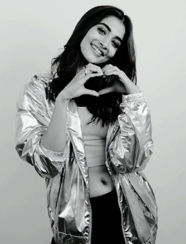 బుట్టబొమ్మ ఖాతాలో మరో రికార్డ్..