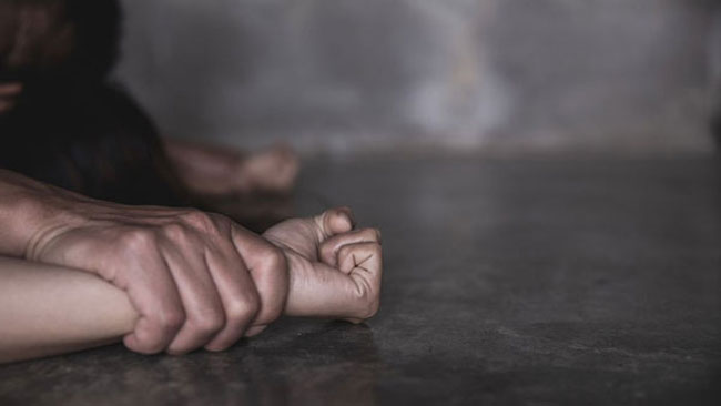 యువతి పై క్యాబ్ డ్రైవర్ అత్యాచారం..  దర్యాప్తులో షాకింగ్ విషయాలు !