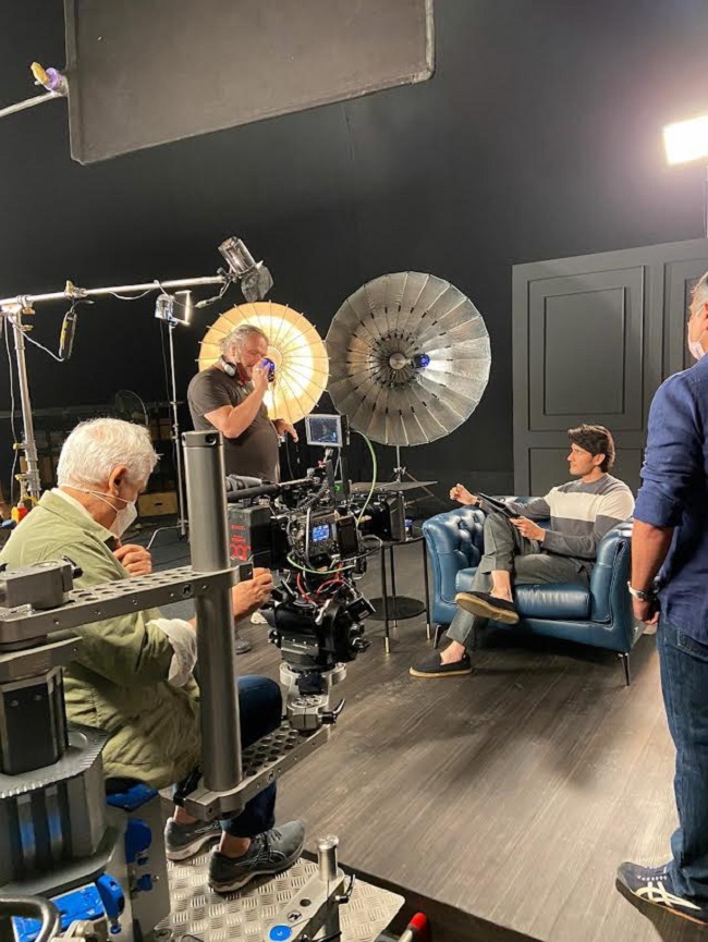 పిక్ టాక్: స్టైలిష్ అండ్ వింటేజ్ లుక్ లో మహేష్..!