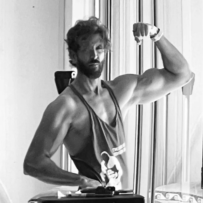 హృతిక్ బైసెప్ కి జై కొడుతున్న ఫ్యాన్స్!