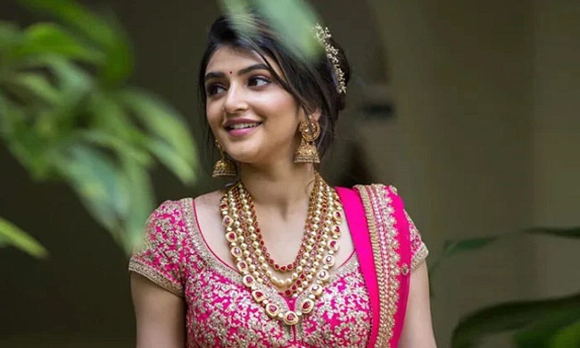 శ్రీలీల మరో కృతి శెట్టి అవ్వబోతుందా?