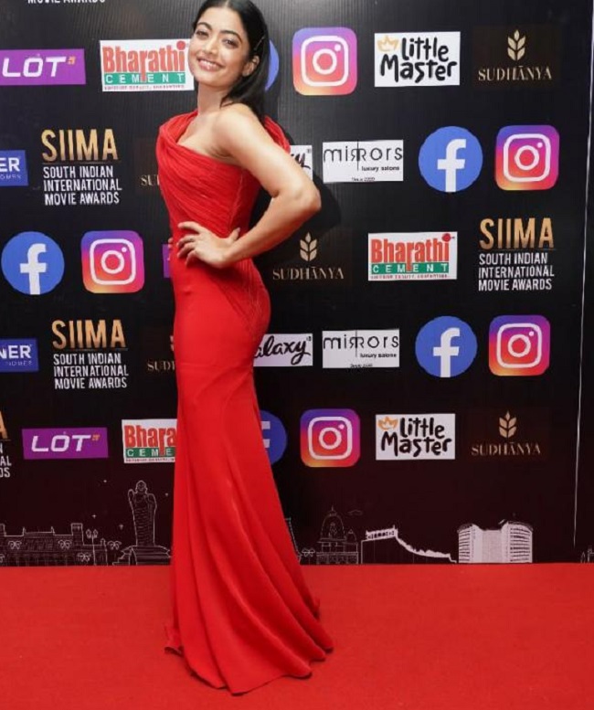 `సైమా 2021`ని ఎరుపెక్కించిన‌ వ్వాటే బ్యూటీ