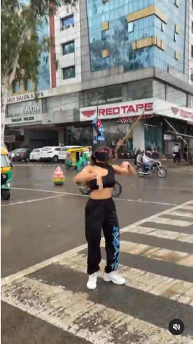 ఆ యువతి ఓవరాక్షన్ కు సరైన షాకిచ్చిన ఆ రాష్ట్ర హోం మంత్రి