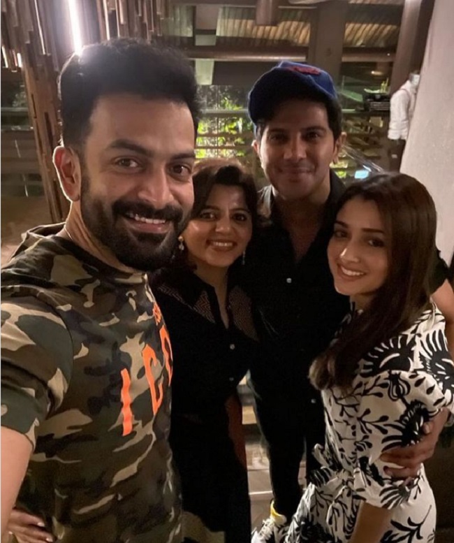 పార్టీల‌తో చెల‌రేగుతున్న స్టార్ క‌పుల్స్