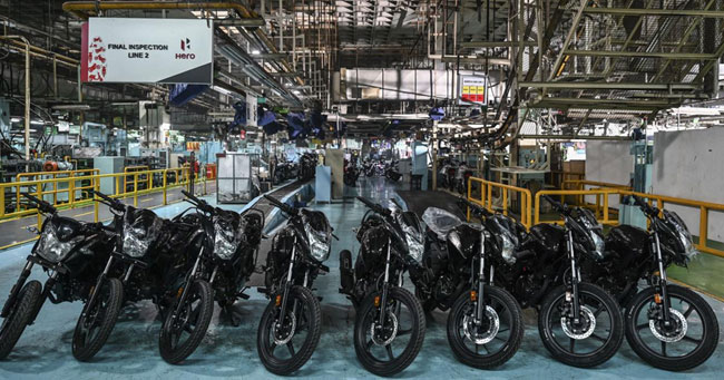 ఆరేళ్ల తర్వాత పెట్రోల్ బైకులు మార్కెట్లో ఉండవా?