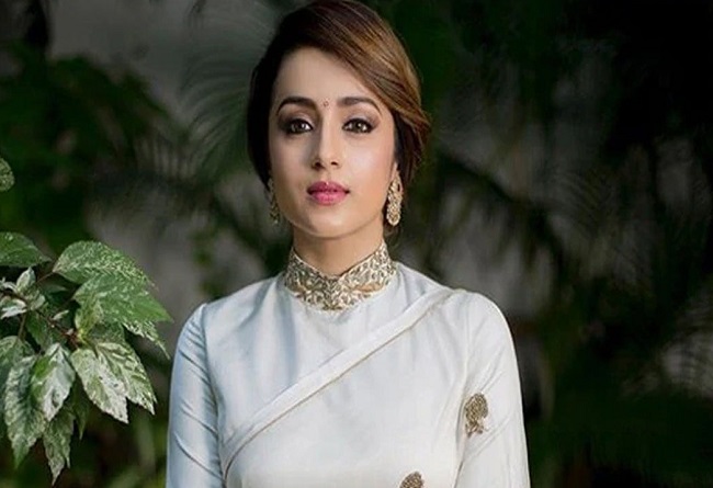 త్రిష అరెస్ట్! గురువును మించిన శిష్యురాలు?!