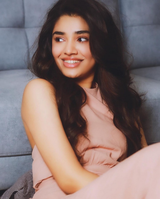 Krithi%20Shetty%20is%20cute%20Looks%20in