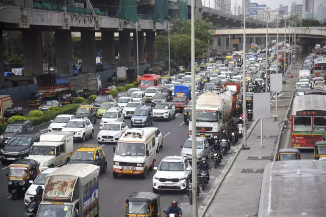 మోడీ సర్కారు షాక్.. ఆ కార్ల రిజిస్ట్రేషన్ కు 800 శాతం వాయింపు