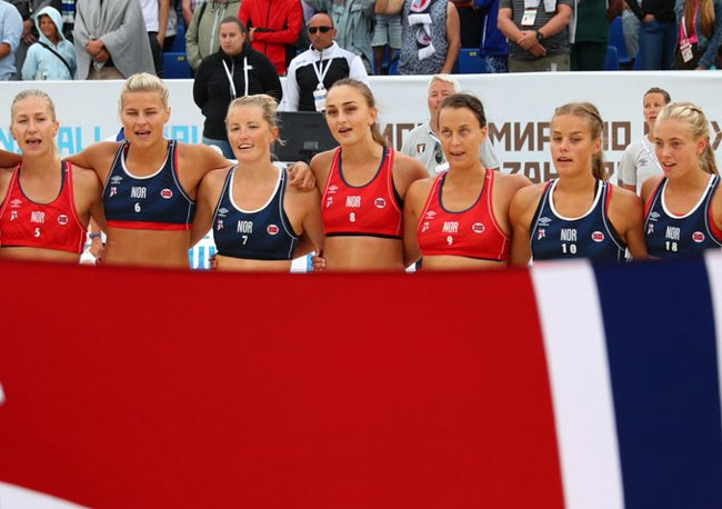 మహిళలు బికినీలు మాత్రమే వేసుకోవాలా ?