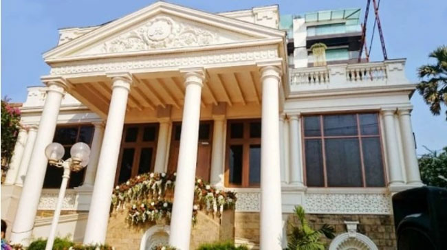 అంబానీల ఇళ్ల సరసన నిలిచే బాద్షా మన్నత్‌ విశేషాలు