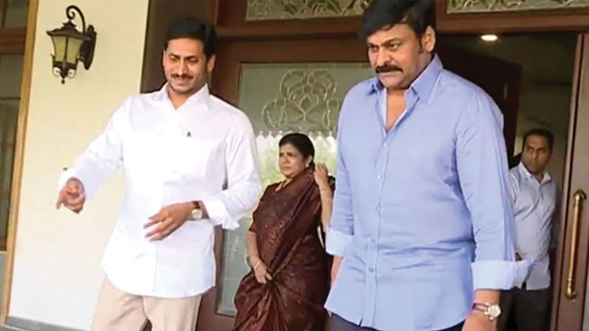 జగన్ తో చిరు స్పెషల్ మీటింగ్... ?