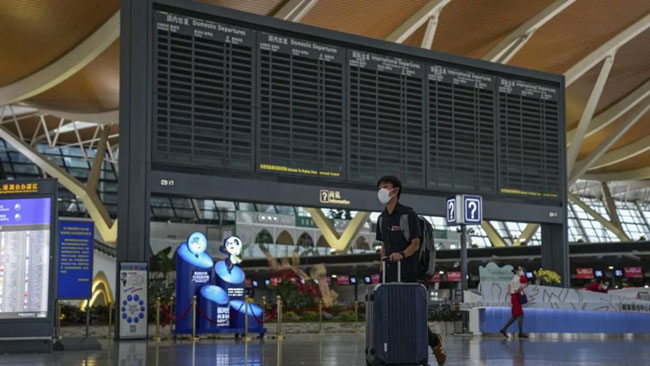 చైనాలో కరోనా కలవరం... విమానాలు, పాఠశాలలు బంద్... కొన్ని ప్రాంతాల్లో లాక్‌డౌన్