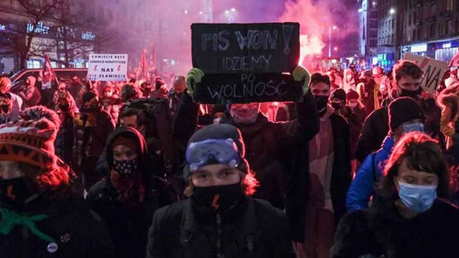 అమెరికా లో ఆ వివాదాస్పద చట్టానికి కోర్టు బ్రేక్ !