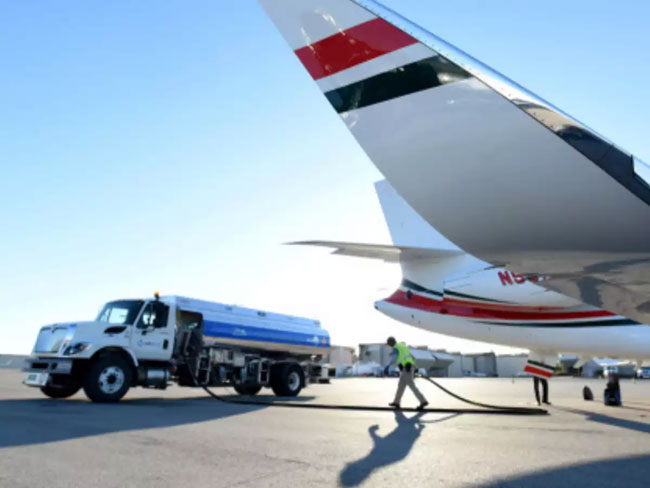 ఇదెక్కడి న్యాయం? పెట్రోల్ కంటే విమాన ఫ్యూయల్ తక్కువ రేటా?