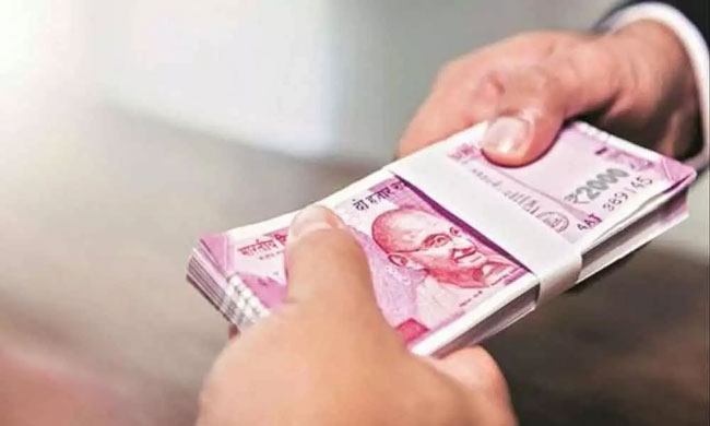 పండుగపూట ఉద్యోగుల జీతాల తిప్పలు: 7 జిల్లాల వారికే జమ..