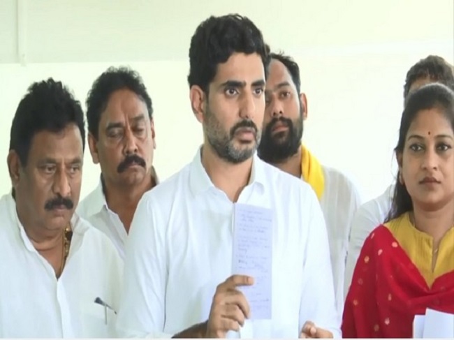 ప‌వ‌న్ బాట‌లో లోకేష్‌!